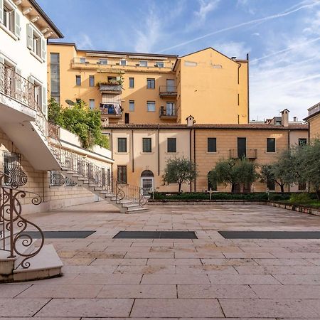 Ferienwohnung -Near Arena & Parking - Pet Friendly Historical Arena Palace Verona Exterior foto