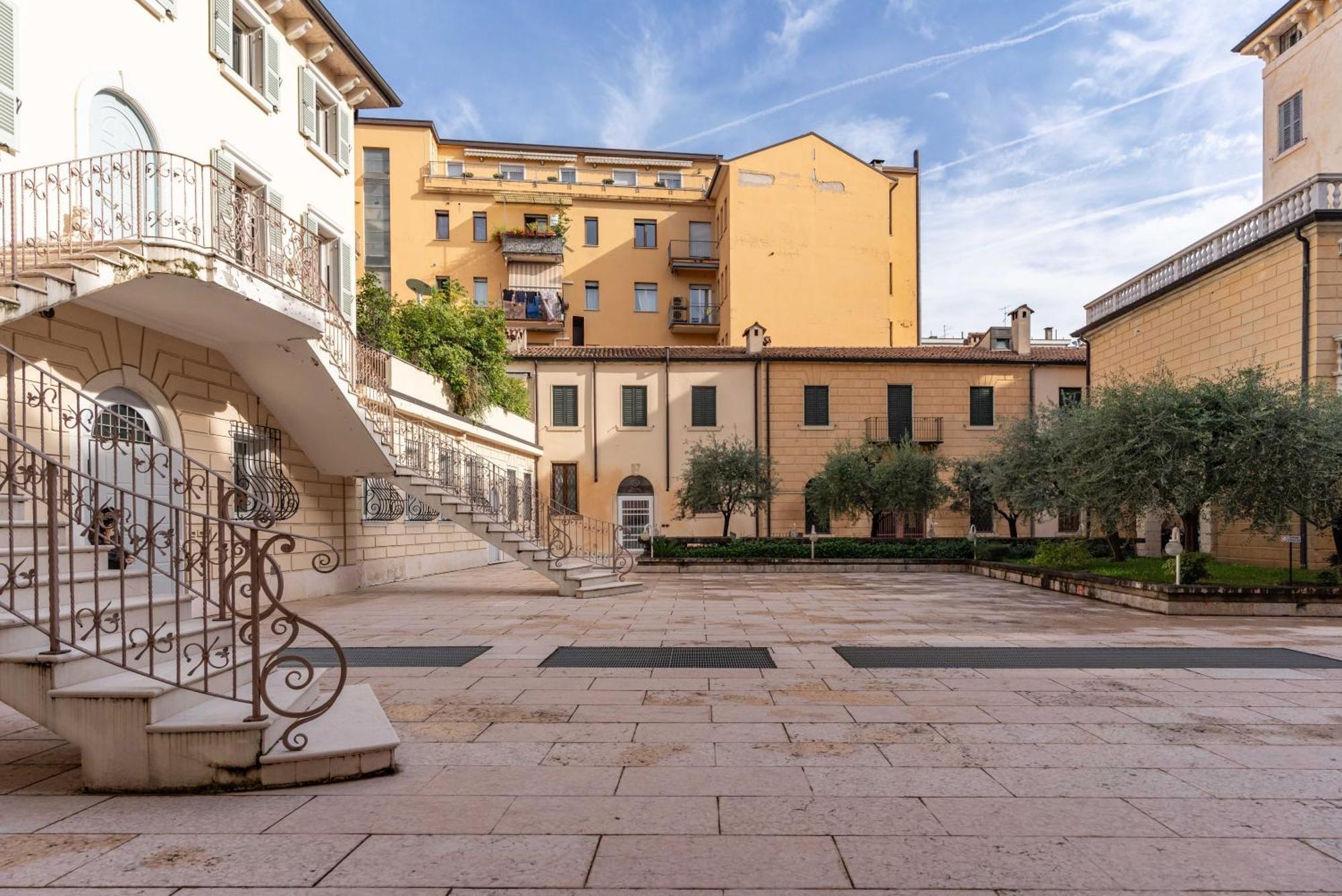 Ferienwohnung -Near Arena & Parking - Pet Friendly Historical Arena Palace Verona Exterior foto
