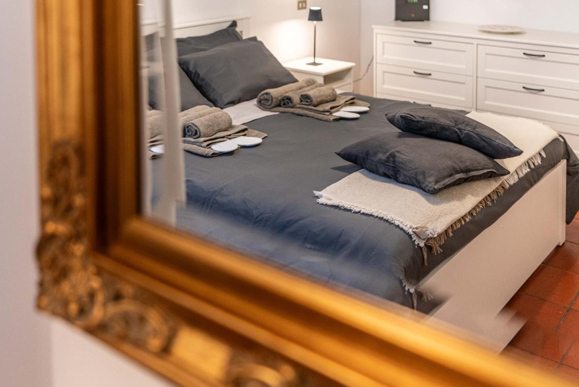 Ferienwohnung -Near Arena & Parking - Pet Friendly Historical Arena Palace Verona Exterior foto