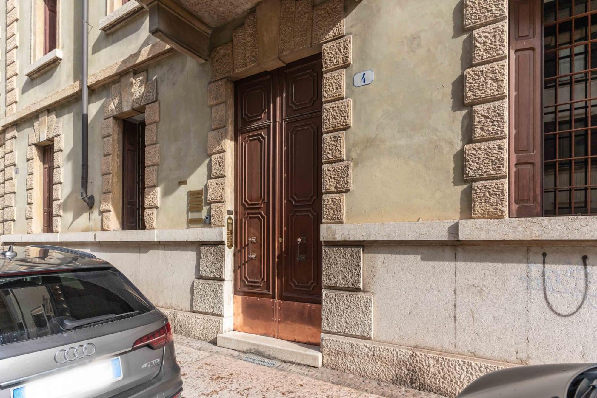 Ferienwohnung -Near Arena & Parking - Pet Friendly Historical Arena Palace Verona Exterior foto