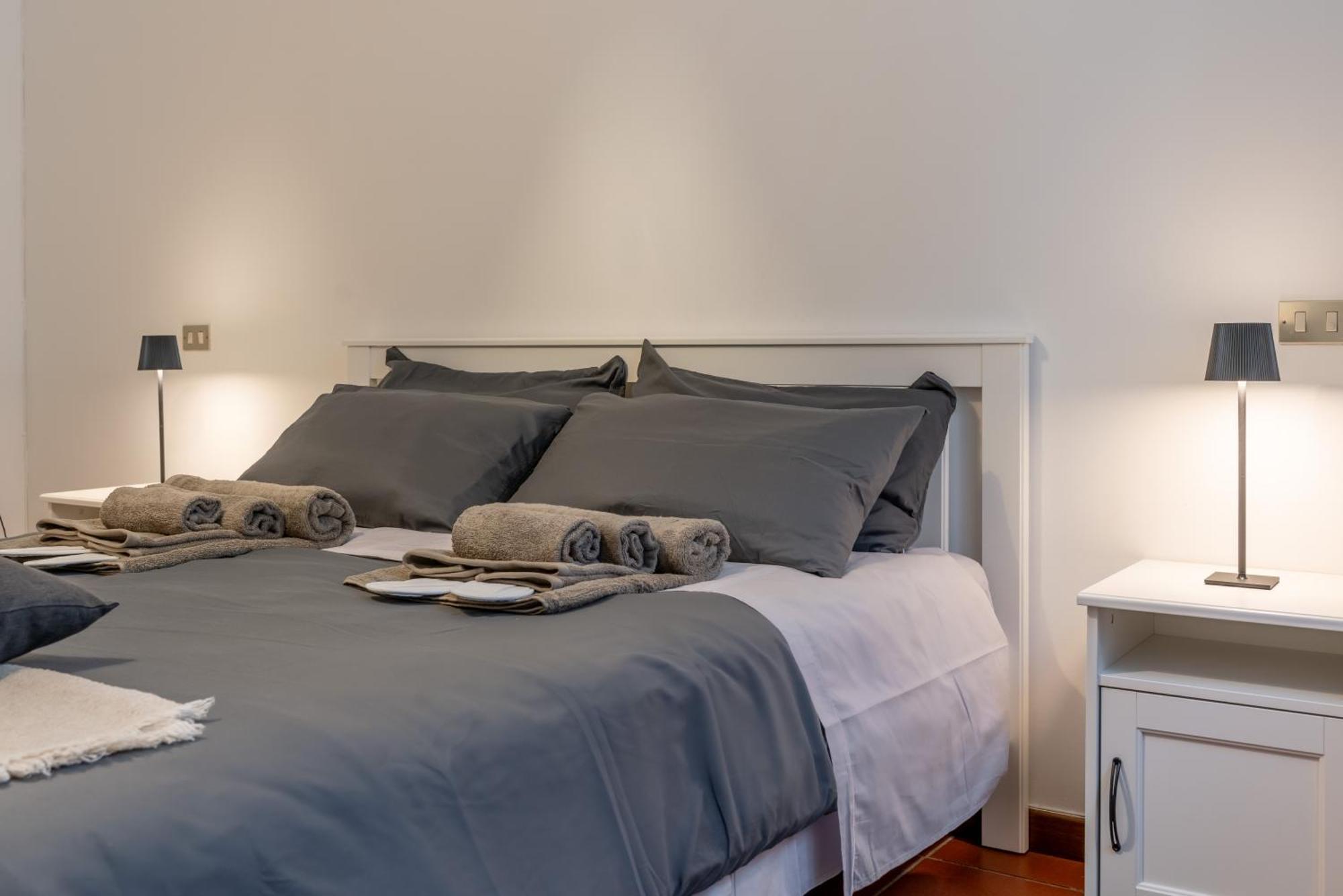 Ferienwohnung -Near Arena & Parking - Pet Friendly Historical Arena Palace Verona Exterior foto
