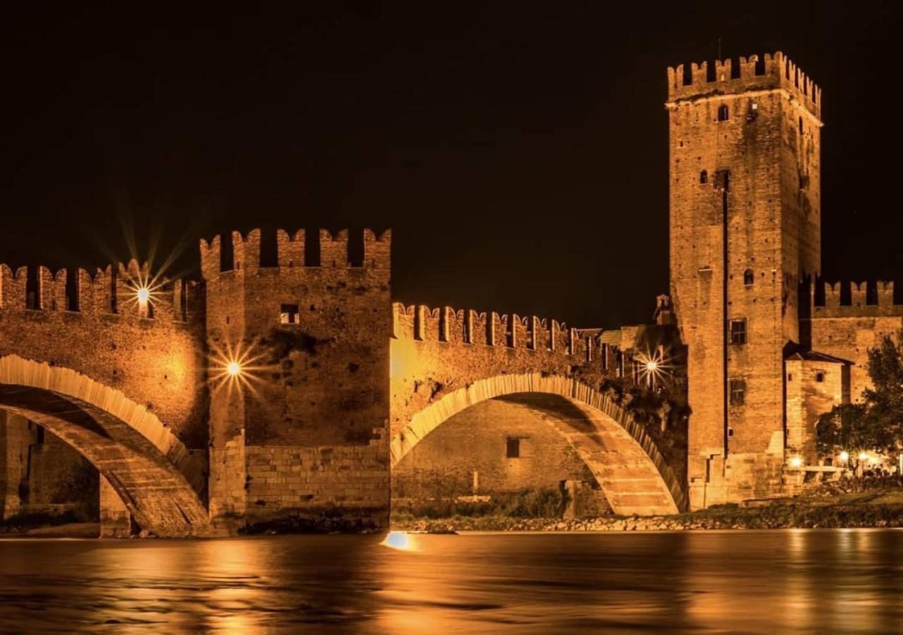 Ferienwohnung -Near Arena & Parking - Pet Friendly Historical Arena Palace Verona Exterior foto